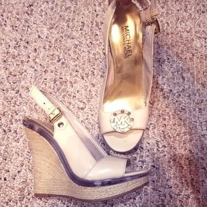 MICHAEL KORS cream/beige wedge heels